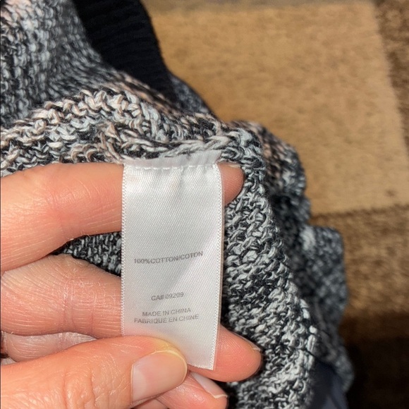 Cleo Petites Black and Gray V-Neck Sweater with Relaxed Fit - Picture 8 of 12